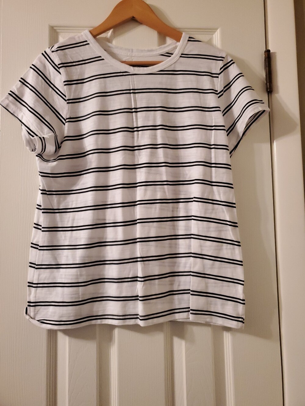 Time and Tru White Tee with Black Stripes Large Preowned